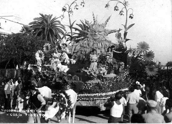 Tavolozza fiorita di  - Carri Fioriti - Carnevale di Viareggio 1950