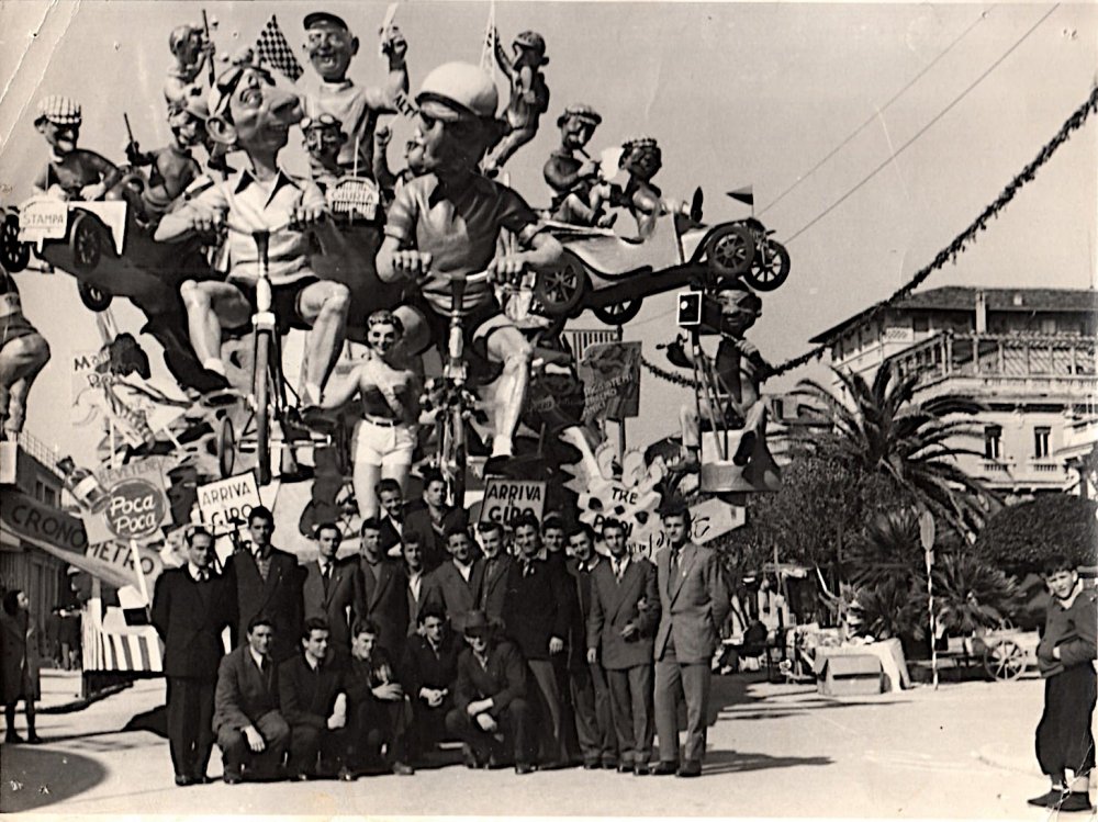 Arriva il giro di Silvano Avanzini e Francesco Francesconi - Carri grandi - Carnevale di Viareggio 1952