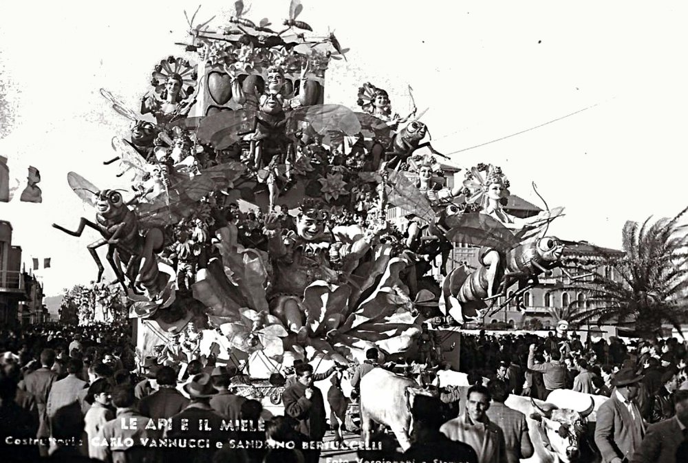 Le api ed il miele di Carlo Vannucci e Sandro Bertuccelli - Carri grandi - Carnevale di Viareggio 1952