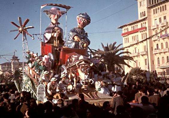 La carrozza senza cavalli di Bar Alceo - Carri piccoli - Carnevale di Viareggio 1953