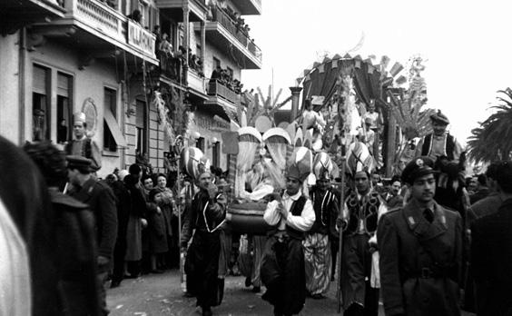 Harem in vendita di Bar Alceo - Complessi mascherati - Carnevale di Viareggio 1954