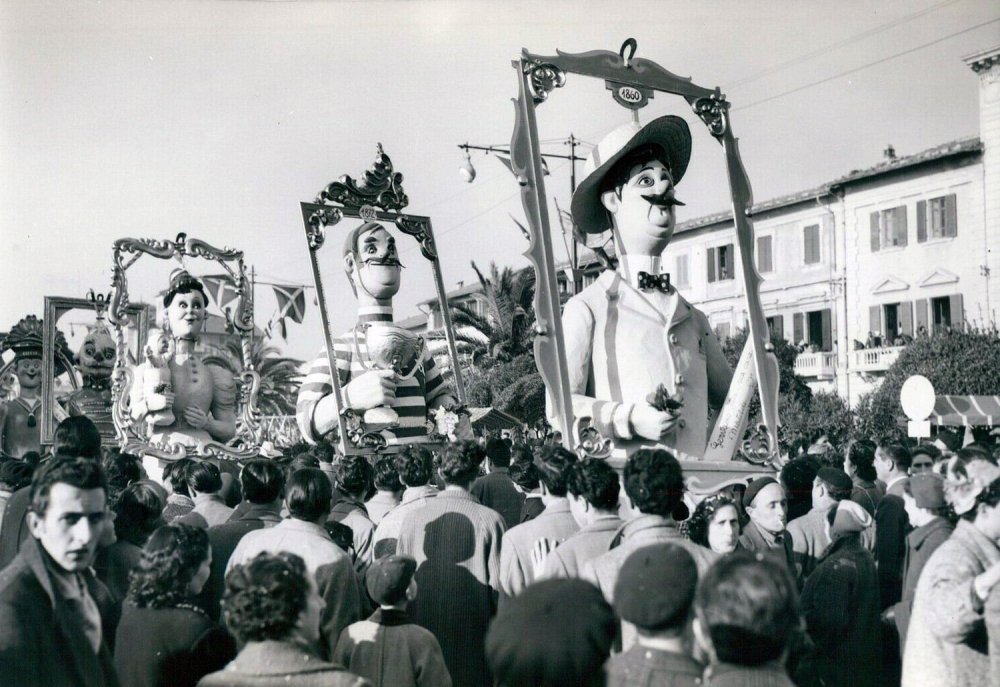 Vecchio album di famiglia di Fortunato Pardini - Mascherate di Gruppo - Carnevale di Viareggio 1954