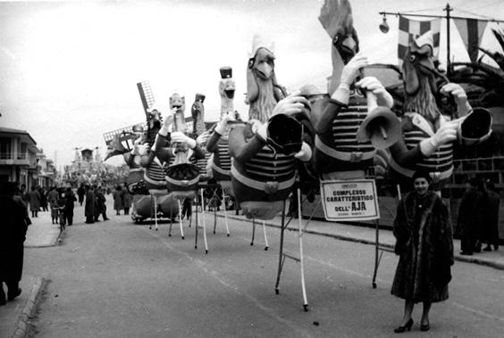 Il complesso dell’Aia di Carlo Bomberini - Complessi mascherati - Carnevale di Viareggio 1955