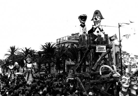 Assedio a Viareggio di Renato Galli - Complessi mascherati - Carnevale di Viareggio 1956