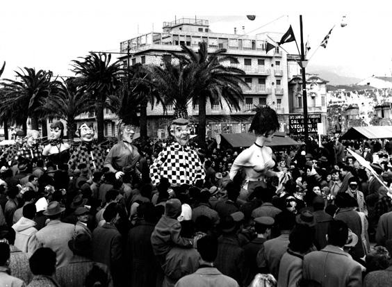 Vivere alla moda di Bar Alceo - Mascherate di Gruppo - Carnevale di Viareggio 1956