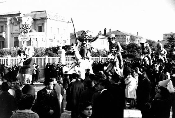 La carica... alle cariche di Renato Galli - Complessi mascherati - Carnevale di Viareggio 1962