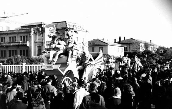 Pensionati dal progresso di Amedeo Mallegni - Complessi mascherati - Carnevale di Viareggio 1962