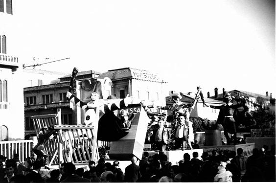 Rivolta delle maschere di Oreste Lazzari - Complessi mascherati - Carnevale di Viareggio 1962