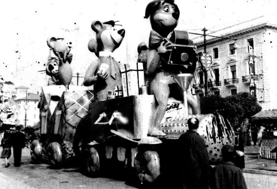 Turisti d’eccezione di Carlo Bomberini - Complessi mascherati - Carnevale di Viareggio 1965