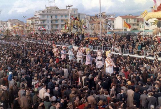 Belle di giorno di Fabio Romani - Mascherate di Gruppo - Carnevale di Viareggio 1968