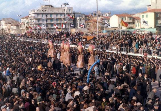Polli girati di Fortunato Pardini - Mascherate di Gruppo - Carnevale di Viareggio 1968