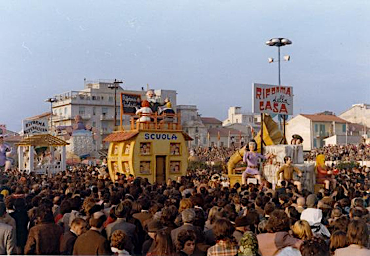 La riforma della scuola di Paolo Dal Pino - Maschere Isolate - Carnevale di Viareggio 1969