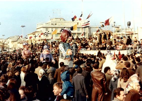 Siamo tutti compagni di Angelo Romani - Mascherate di Gruppo - Carnevale di Viareggio 1970