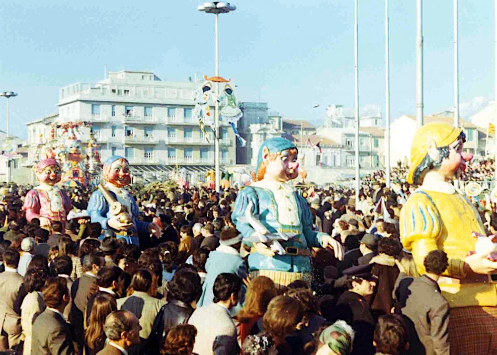 La storia di Biancaneve di Angelo Romani - Mascherate di Gruppo - Carnevale di Viareggio 1971