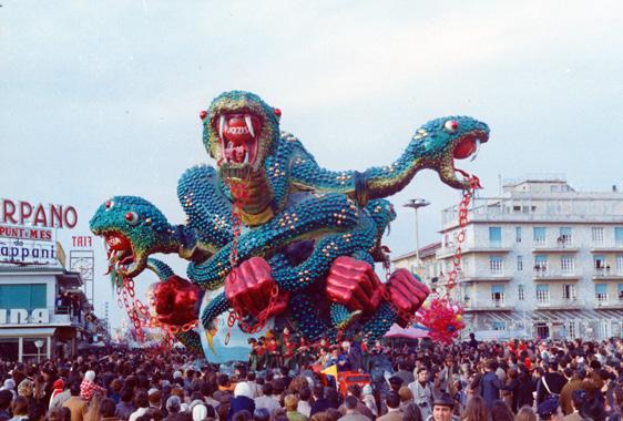 Per un mondo nuovo di Giovanni Lazzarini - Carri grandi - Carnevale di Viareggio 1971