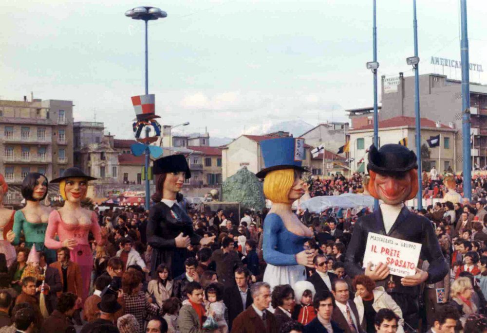 Il prete sposato di Giovanni Pardini - Mascherate di Gruppo - Carnevale di Viareggio 1972