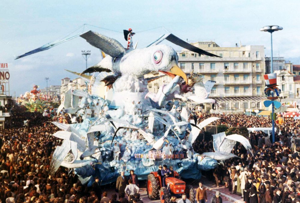 Vieni dal mar, dacci del tu di Sergio Baroni - Carri grandi - Carnevale di Viareggio 1972