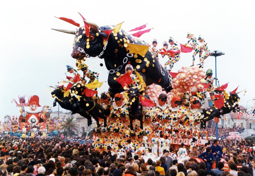 La grande corrida di Giovanni Lazzarini - Carri grandi - Carnevale di Viareggio 1973