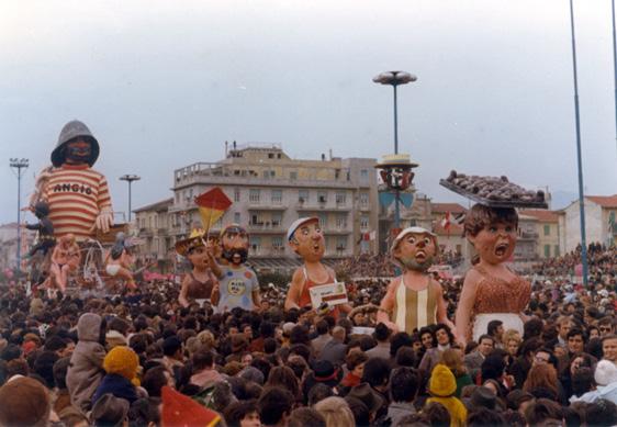 Sulla spiaggia al di là del molo di Davino Barsella - Complessi mascherati - Carnevale di Viareggio 1973