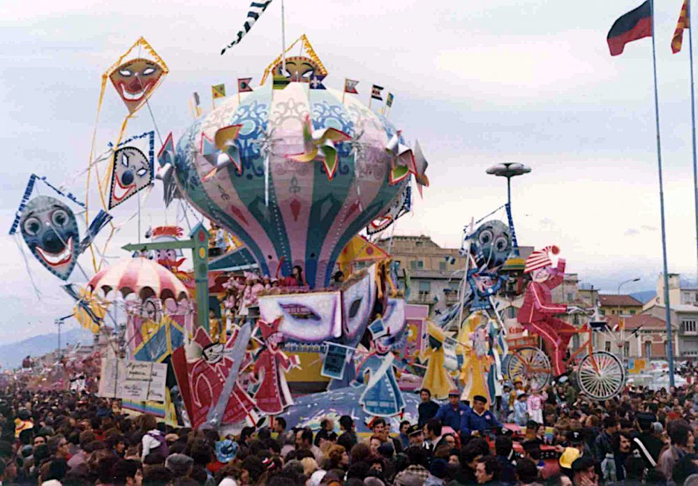 La battaglia di carta di Sergio Baroni - Carri grandi - Carnevale di Viareggio 1974