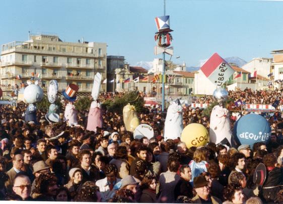 Giochi di equilibrio di Guidobaldo Francesconi - Mascherate di Gruppo - Carnevale di Viareggio 1975