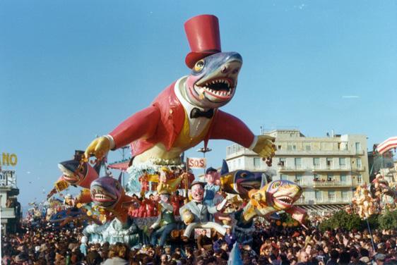 I pescicani di Carlo Vannucci - Carri grandi - Carnevale di Viareggio 1975