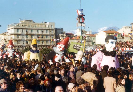 Il rilancio delle esportazioni di Paolo Lazzari - Mascherate di Gruppo - Carnevale di Viareggio 1975