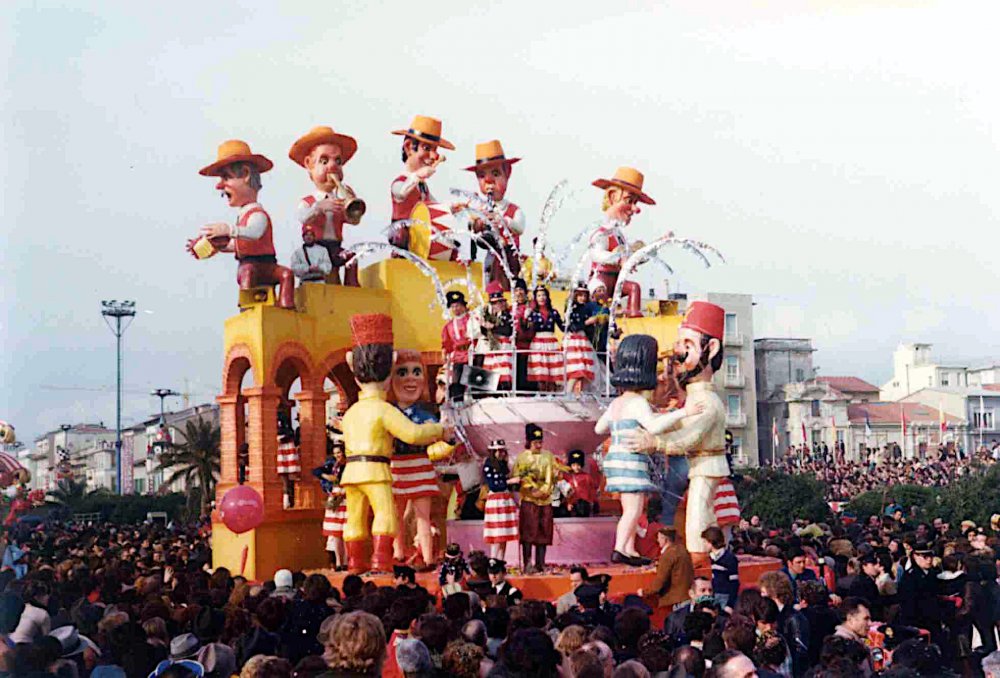 Ed ora... liscio di Giuseppe Palmerini - Carri piccoli - Carnevale di Viareggio 1976