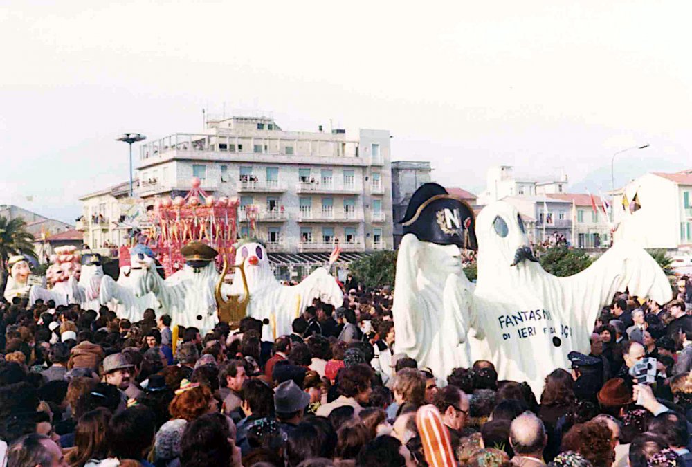 Fantasmi di ieri e di oggi di Giovanni Pardini - Mascherate di Gruppo - Carnevale di Viareggio 1976