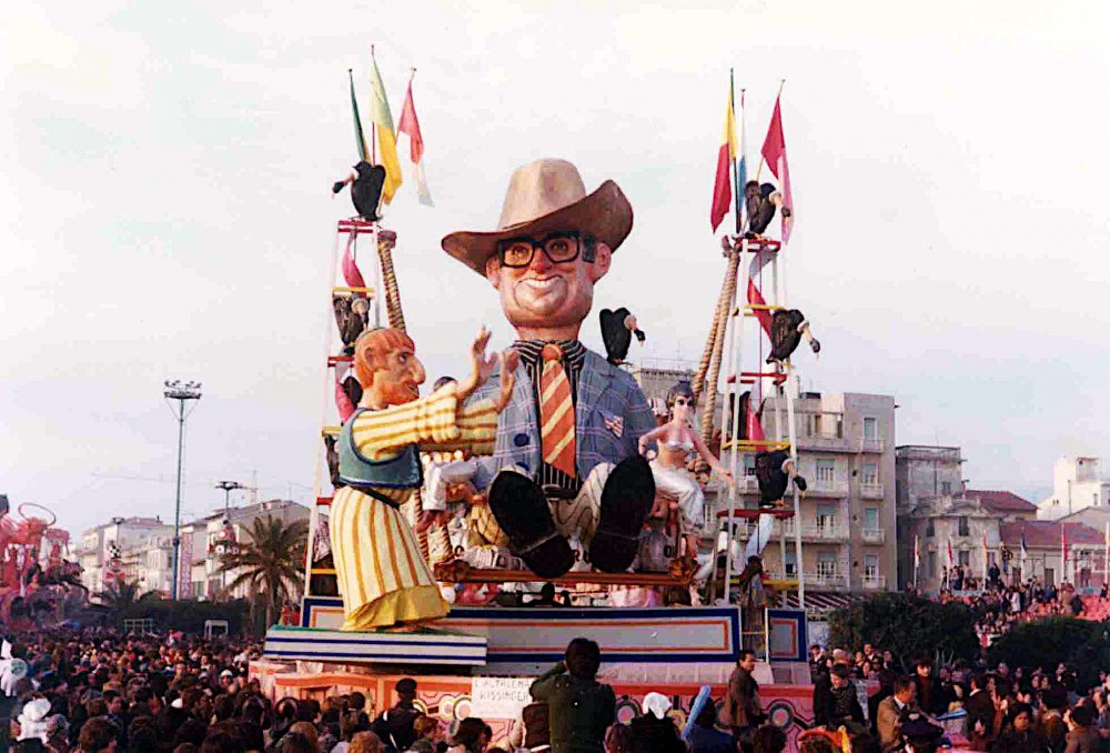 L’altalena Kissinger di Davino Barsella - Carri piccoli - Carnevale di Viareggio 1976