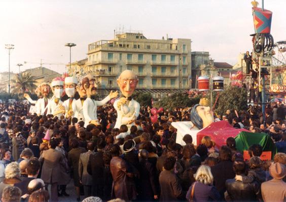Il collasso di Carlo Bomberini - Mascherate di Gruppo - Carnevale di Viareggio 1977