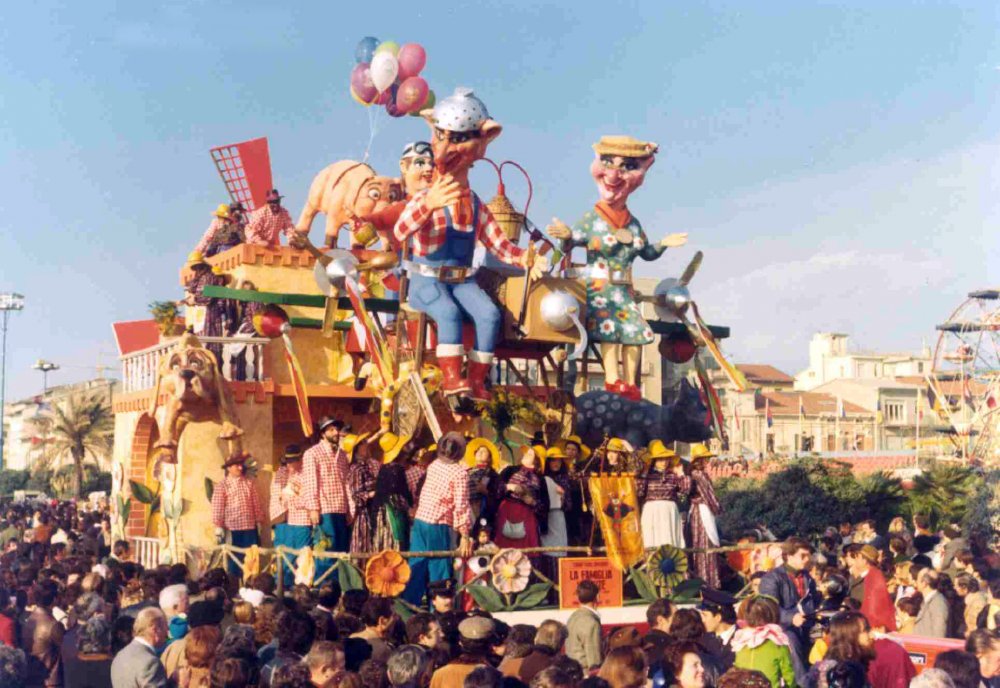 La famiglia volante di Rione Vecchia Viareggio - Altri Carri - Carnevale di Viareggio 1977