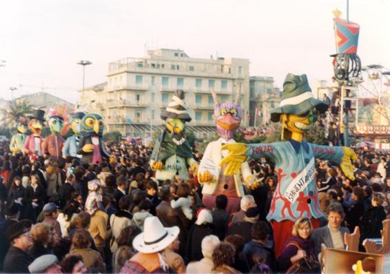 Lo spaventapasseri di Giovanni Pardini - Mascherate di Gruppo - Carnevale di Viareggio 1977