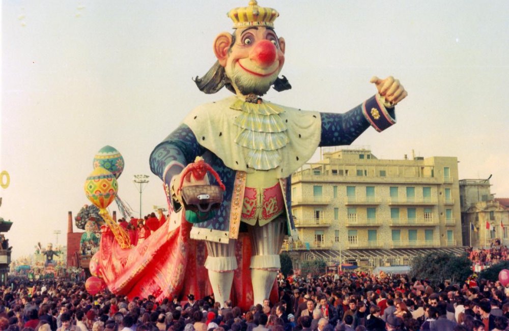 Porca la miseria di Sergio Baroni - Carri grandi - Carnevale di Viareggio 1977