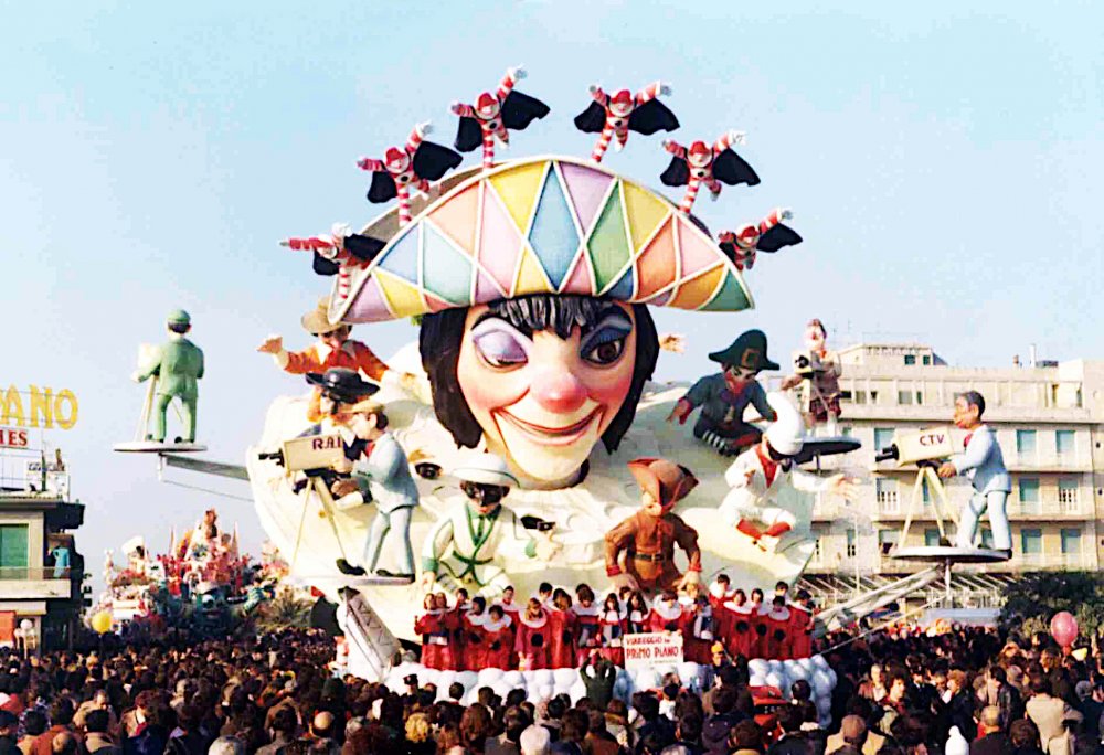 Viareggio in primo piano di Renato Galli - Carri grandi - Carnevale di Viareggio 1977