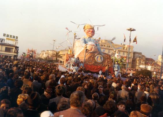 I vampiri di Amedeo Mallegni - Carri piccoli - Carnevale di Viareggio 1978