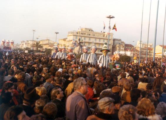 Prigionieri senza sbarre di Angelo Romani - Mascherate di Gruppo - Carnevale di Viareggio 1978