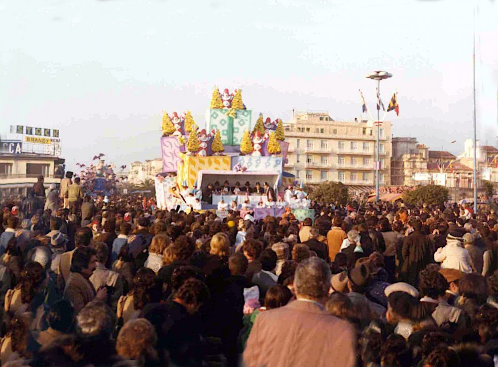 Scatole a sorpresa di Sergio Barsella - Carri piccoli - Carnevale di Viareggio 1978