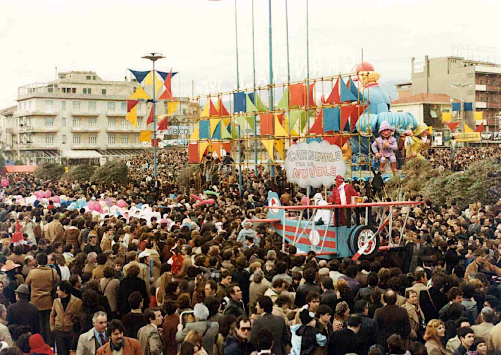 Carnevale fra le nuvole di Rione Vecchia Viareggio - Palio dei Rioni - Carnevale di Viareggio 1979