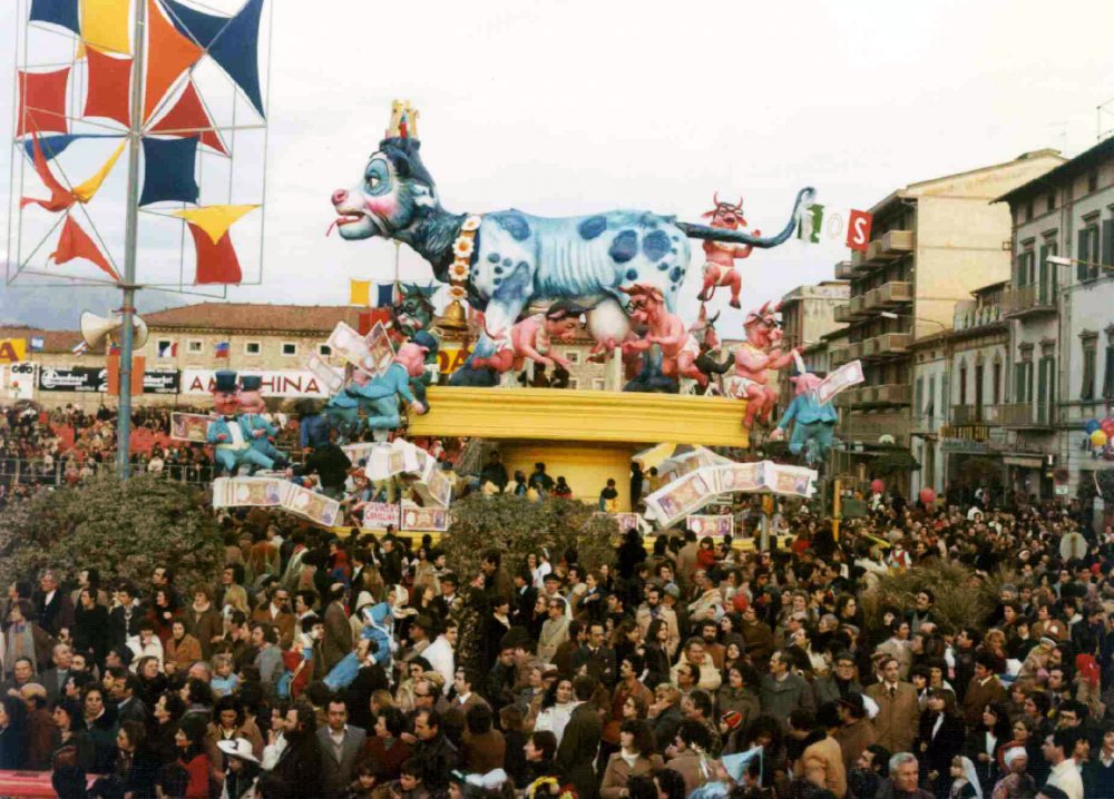 La vacca capitolina di Carlo Vannucci - Carri grandi - Carnevale di Viareggio 1979