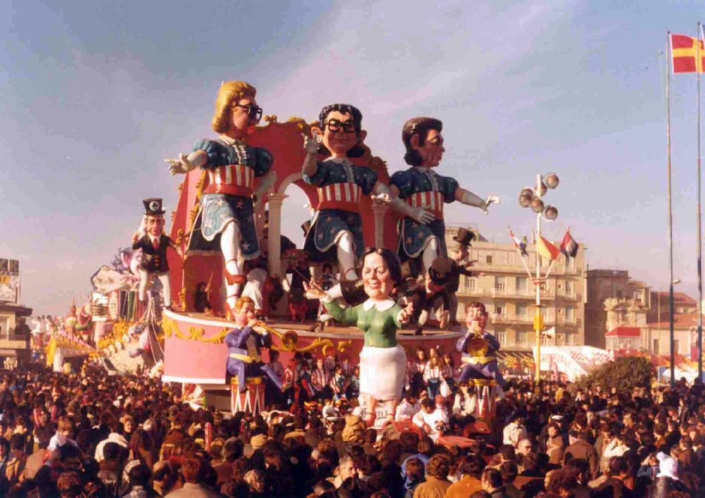 Fatti più in là di Carlo Vannucci - Carri grandi - Carnevale di Viareggio 1980