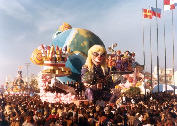 I dubbi di Amleto di Raffaello Giunta - Carri grandi - Carnevale di Viareggio 1980