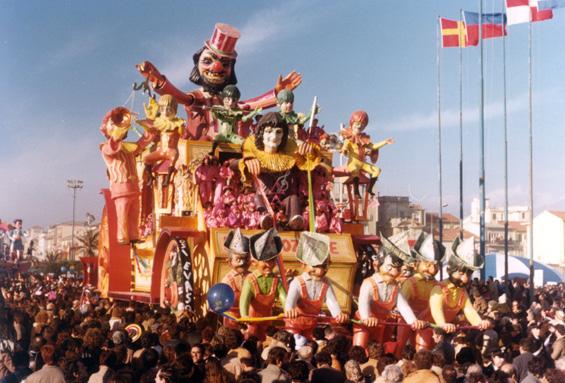 Il carrozzone di Nilo Lenci, Giulio Palmerini - Carri grandi - Carnevale di Viareggio 1980