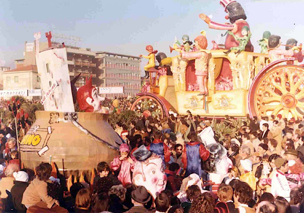 La pentolaccia di Rione Varignano - Palio dei Rioni - Carnevale di Viareggio 1980