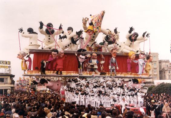 Scherzando con le lacrime agli occhi di Arnaldo Galli - Carri grandi - Carnevale di Viareggio 1980