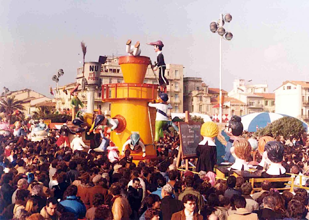 Addio sogni di gloria di Giovanni Pardini, Angelo Romani - Mascherate di Gruppo - Carnevale di Viareggio 1981