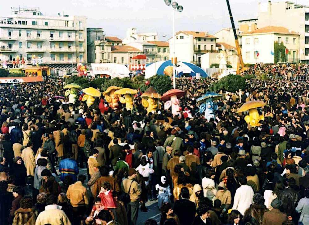 Funghi velenosi di Piero Farnocchia - Mascherate di Gruppo - Carnevale di Viareggio 1981