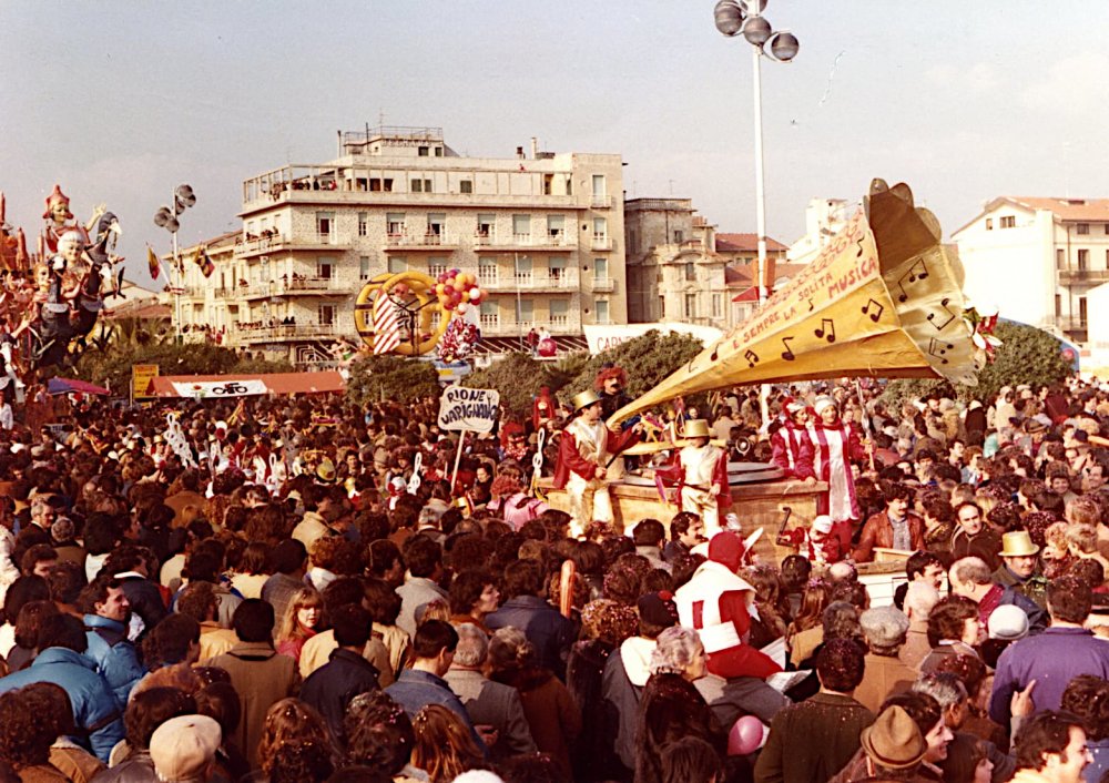 Sempre la stessa musica di Rione Varignano - Palio dei Rioni - Carnevale di Viareggio 1981