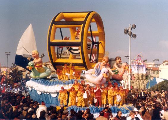 Vacanze a Viareggio di Paolo Lazzari - Carri piccoli - Carnevale di Viareggio 1981