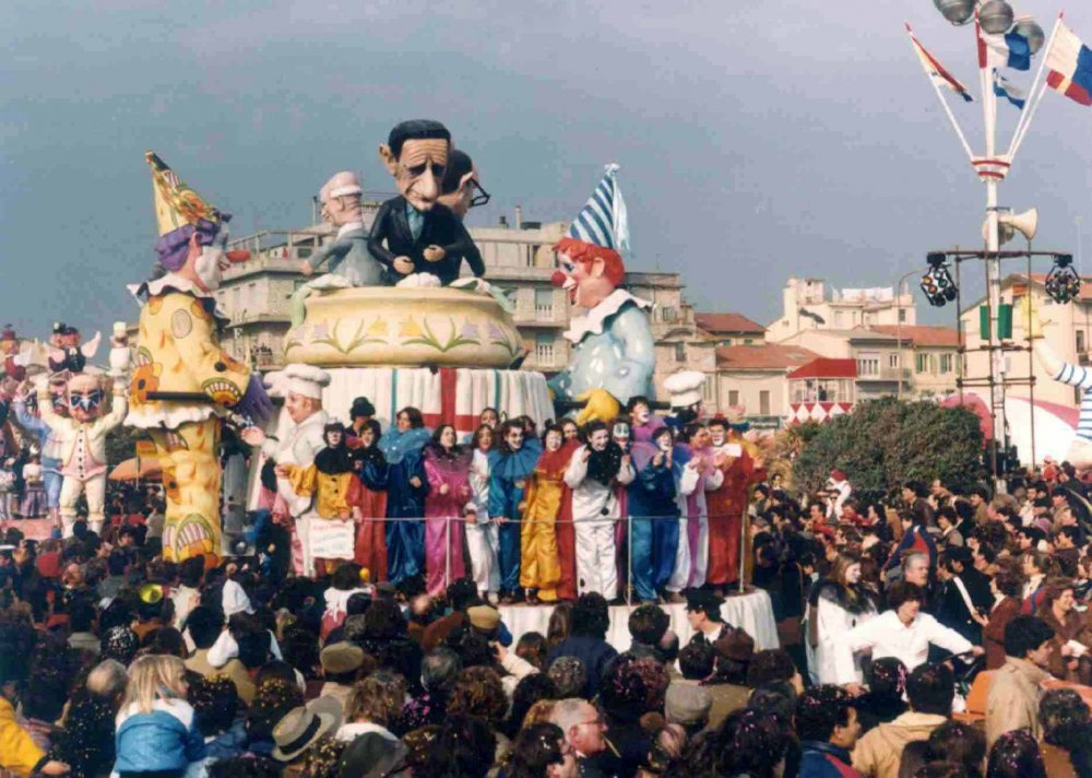 Cavoletti al bianco fiore di Giuseppe Palmerini - Carri piccoli - Carnevale di Viareggio 1982